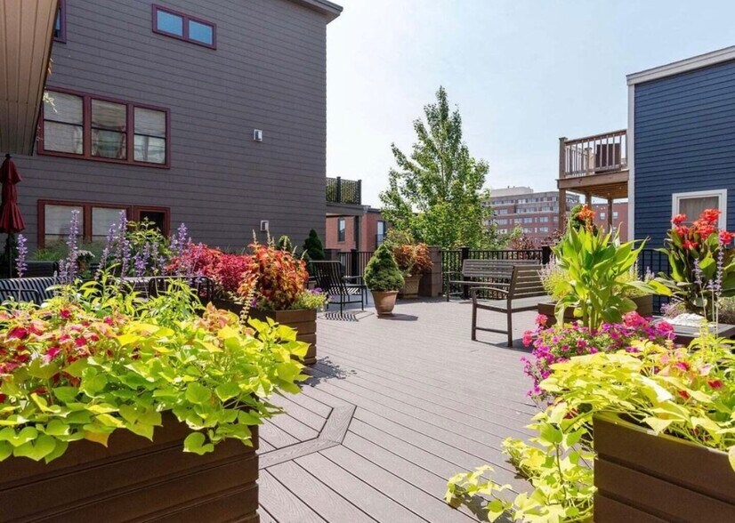 Building Photo - 62 India St