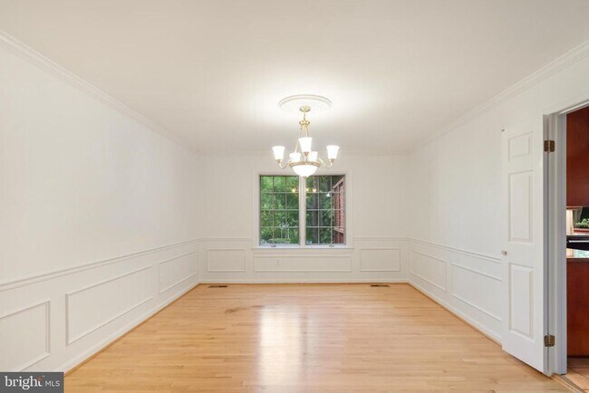 Building Photo - 1250 Pine Hill Rd