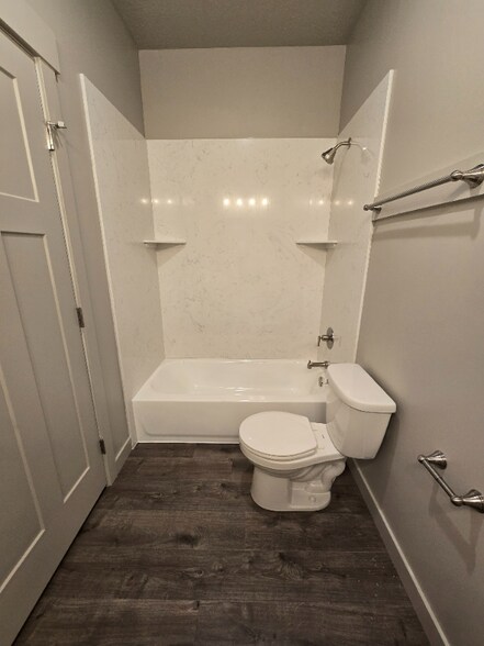 Building Photo - 3813 Ogden Ave