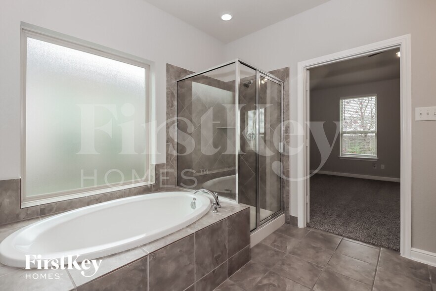 Building Photo - 15007 Appian Oak St