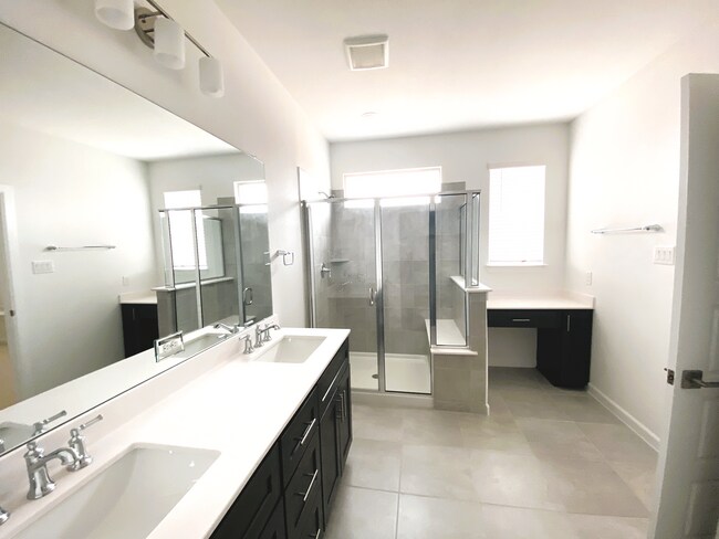 Master Bathroom - 621 Hummingbird Dr