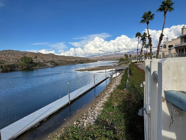 Building Photo - Riverfront 2BR Condo Great Views, Luxury Furnished incl UTILITIES