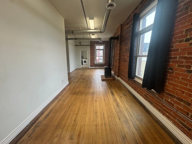 Building Photo - 811 Cook Building