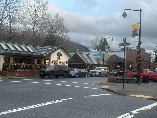 Building Photo - 7951 Maple Ave SE