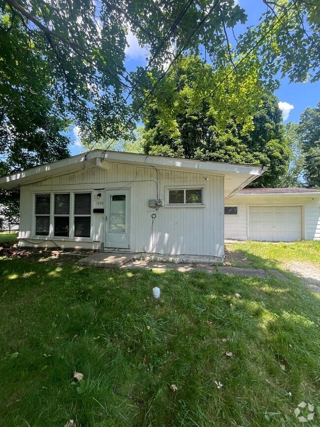 Building Photo - Section 8 Welcomed! Beautifully Renovated ...