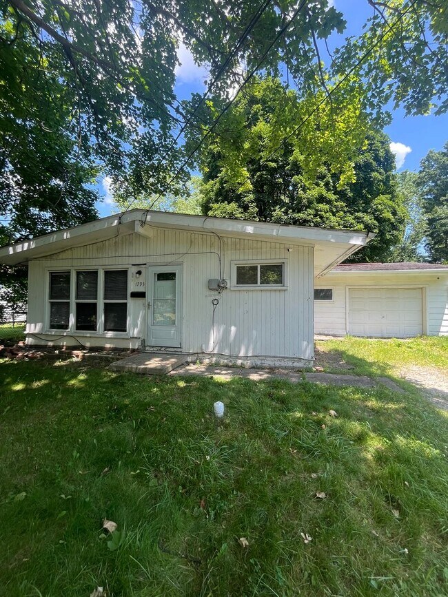 Primary Photo - Section 8 Welcomed! Beautifully Renovated ...