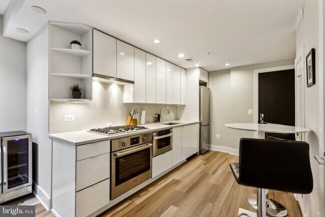 Building Photo - 1311 13th St NW