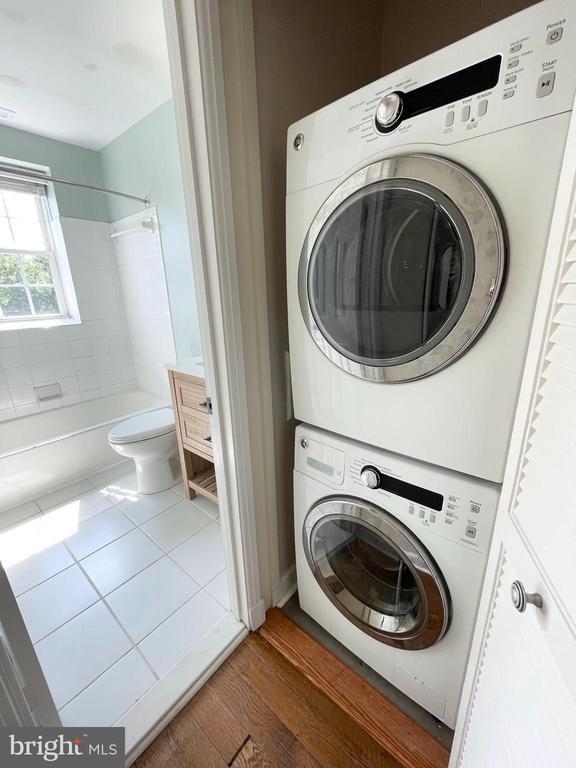 Building Photo - 3052 S Buchanan St