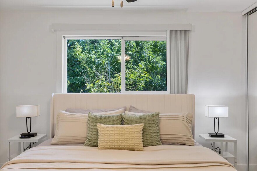 Building Photo - 398 Pinehurst Ave