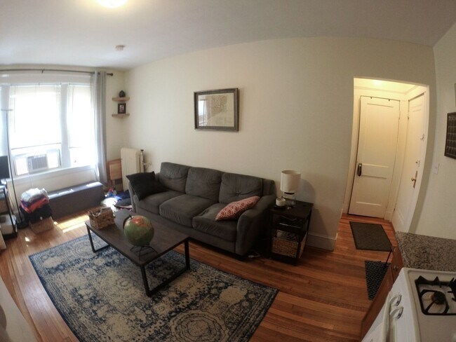 Building Photo - 1 bed/1 bath in Brighton