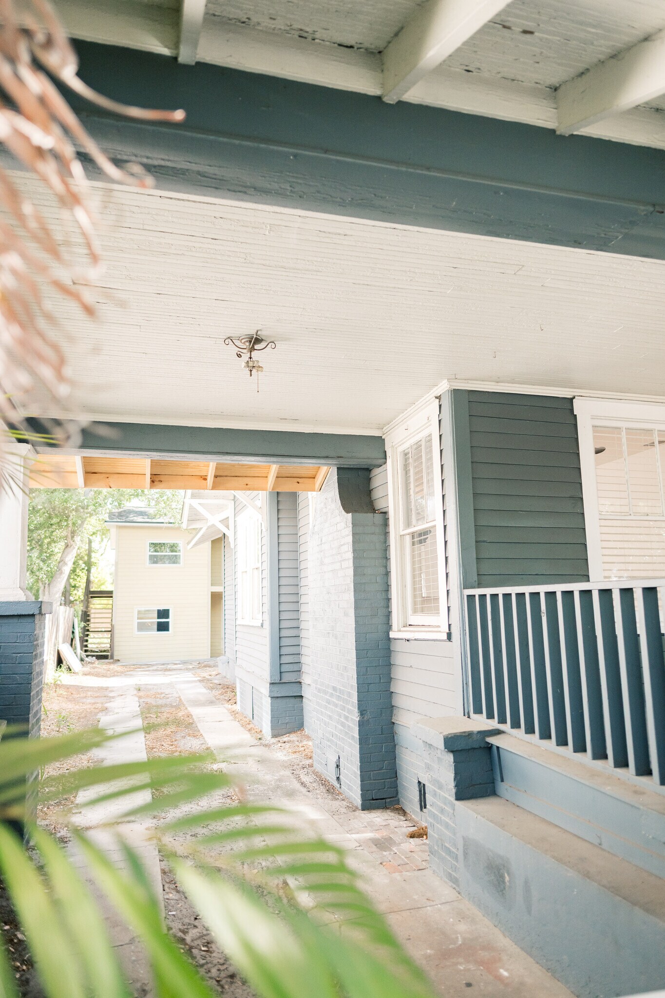 Building Photo - 902 W Columbus Dr