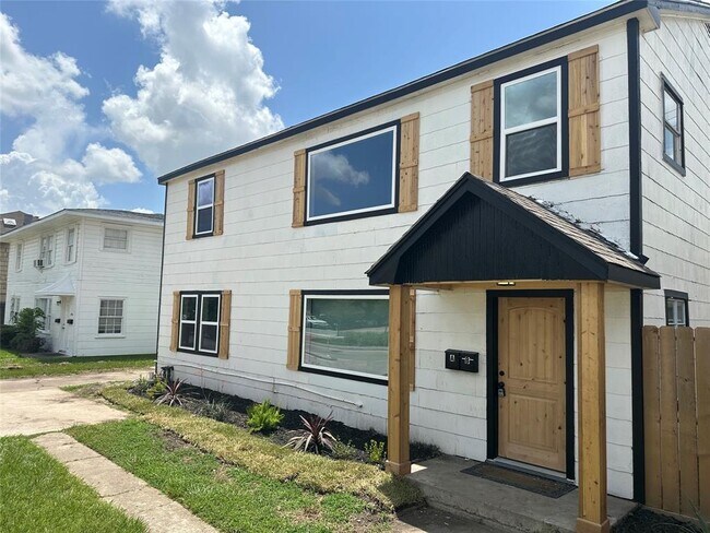Building Photo - 3444 Blodgett St