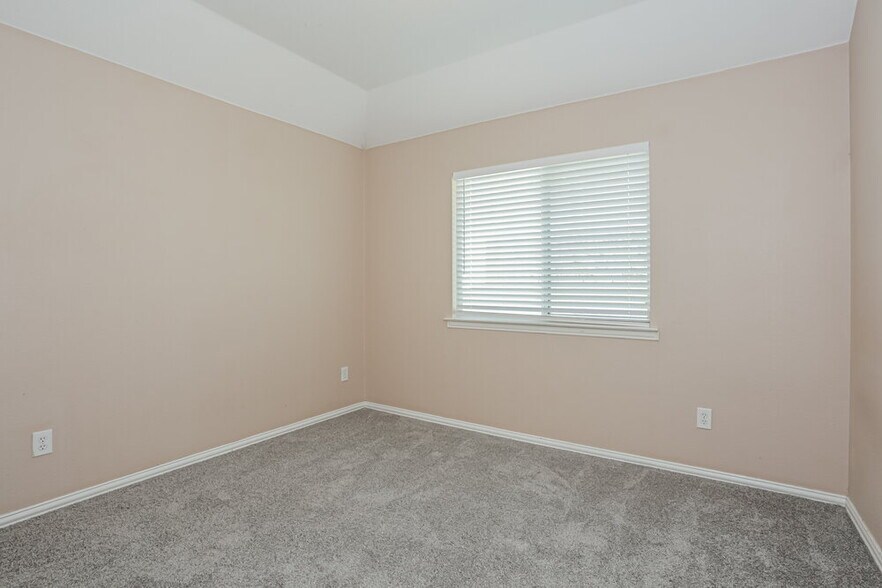 Building Photo - 317 Creekview Dr