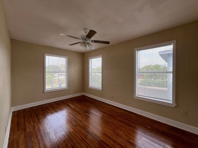 Building Photo - Ready for move in