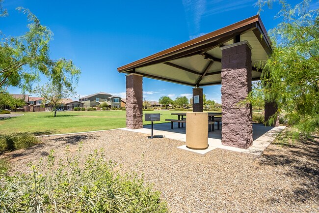 Building Photo - Stunning home with pool ready for move in