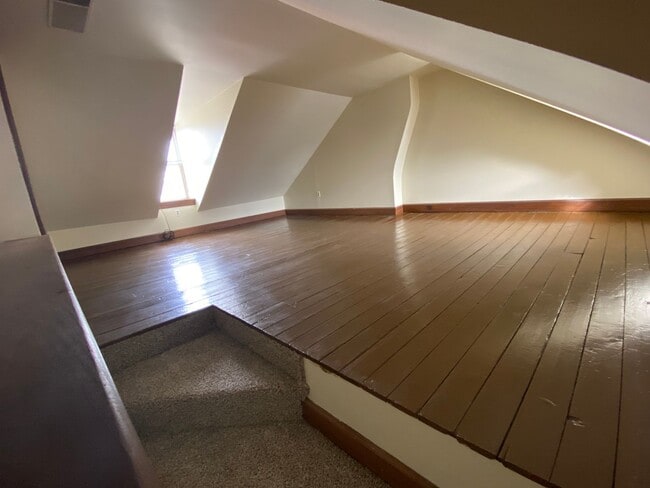 Building Photo - 612 E Chestnut St