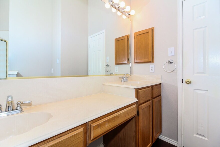 Building Photo - 2136 Birch Bend