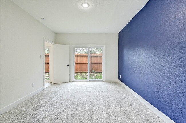 Building Photo - 2100 Tanglewilde St