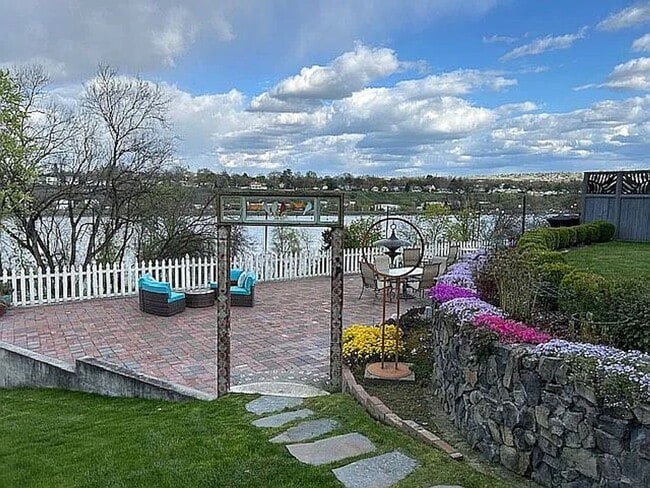 Building Photo - Peterson, D