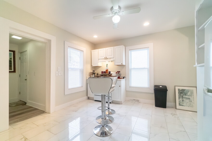 Building Photo - 61 Lamson St