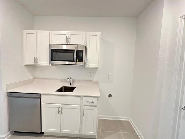 Building Photo - 5636 Lemon Grass St