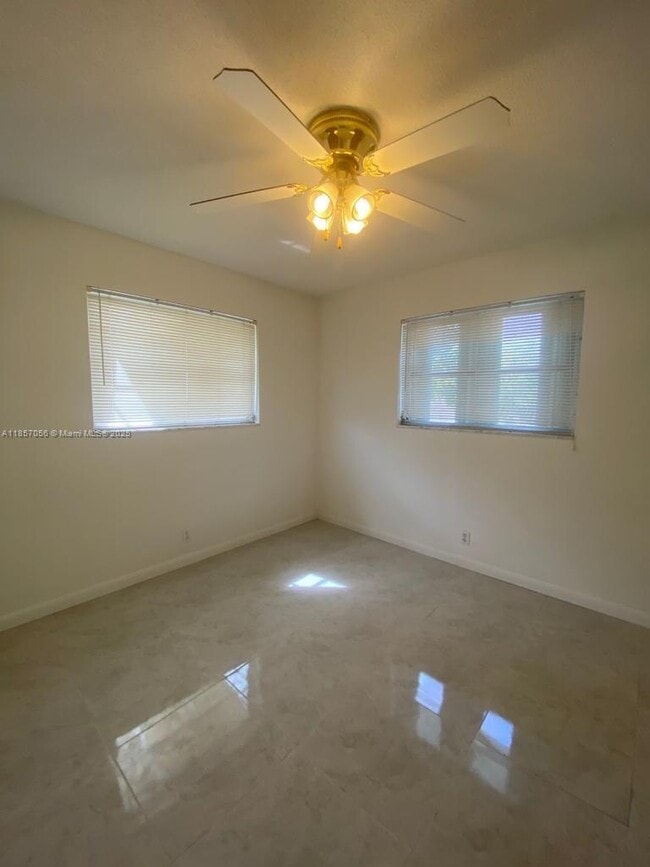 Building Photo - 4903 NW 42nd Ave