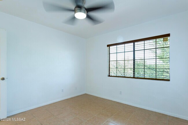 Building Photo - 1081 Paseo Freno