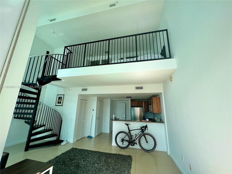 Primary Photo - 300 S Biscayne Blvd