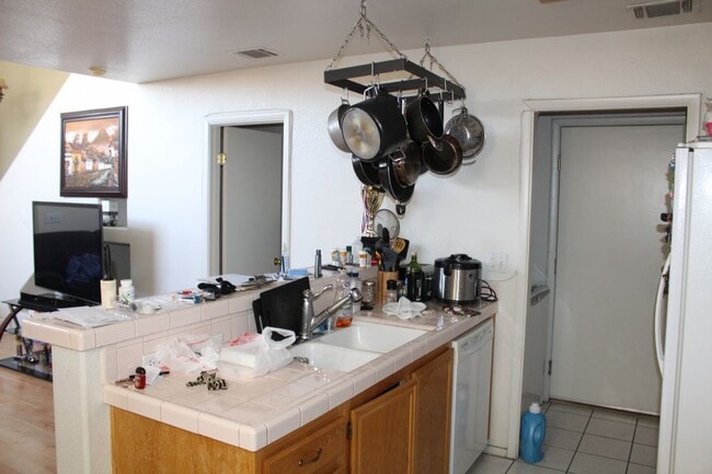 Building Photo - SUMMERLIN TOWNHOUSE - CORNER LOT