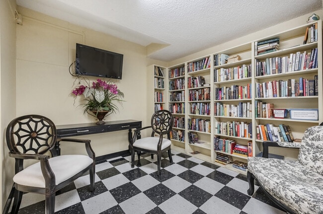 Building Photo - 101 S Hanover Ave