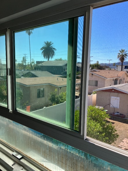 Building Photo - 1116 E Elk Ave