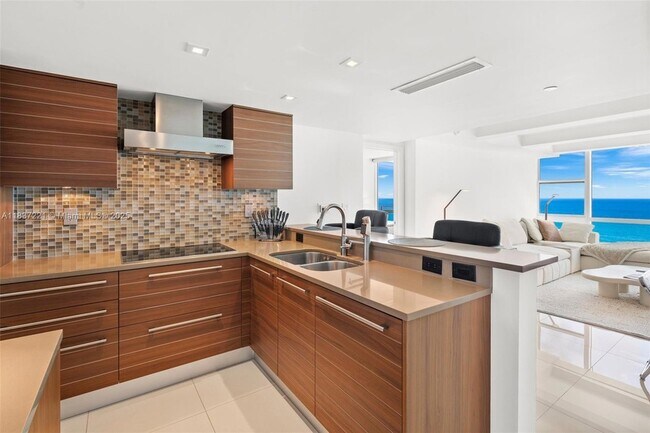 Building Photo - 6801 Collins Ave