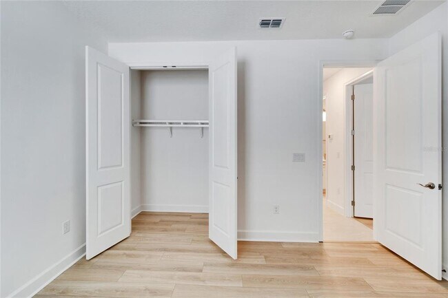 Building Photo - 943 Signet Dr