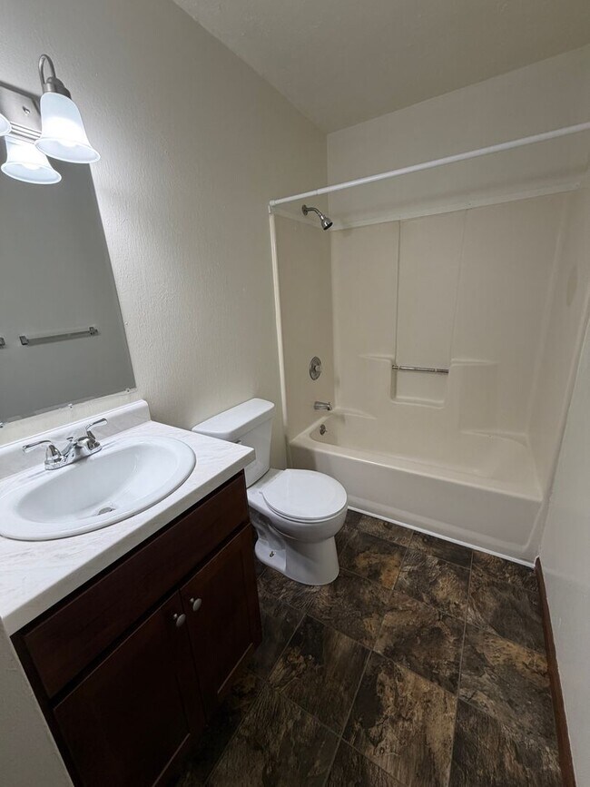 Building Photo - 519-C S Silverwood Lane