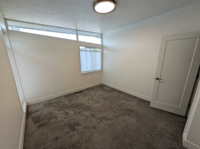 Building Photo - 1382 Downington Ave S