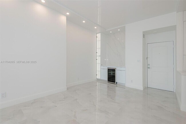 Building Photo - 100 Bayview Dr