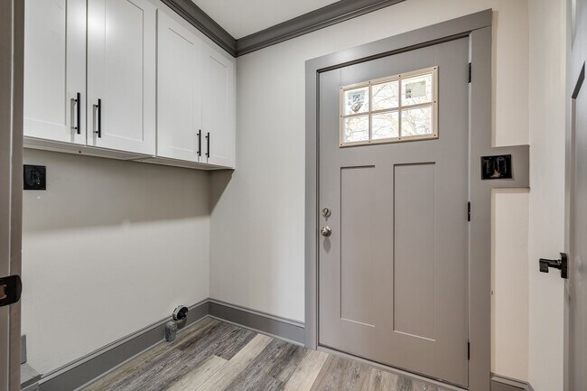 Building Photo - Newly Renovated Rock Hill Home Close to Downtown