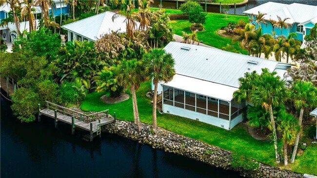 Building Photo - 625 SW Salerno Rd