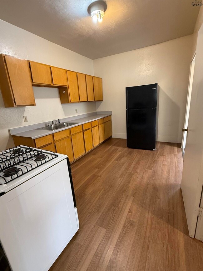 Building Photo - 2137 Avenue E