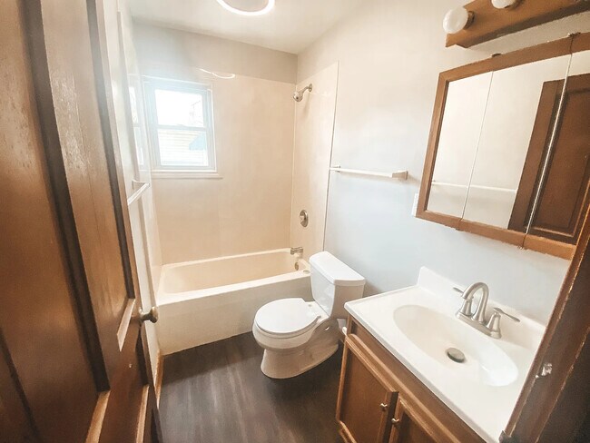 Building Photo - Triplex