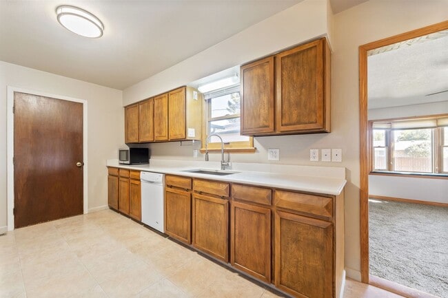 Building Photo - 3 Bedroom Ranch Home North of Lake Loveland