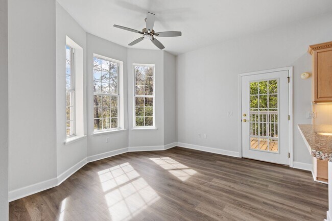 Building Photo - Executive Lakefront in Gainesville - Available NOW