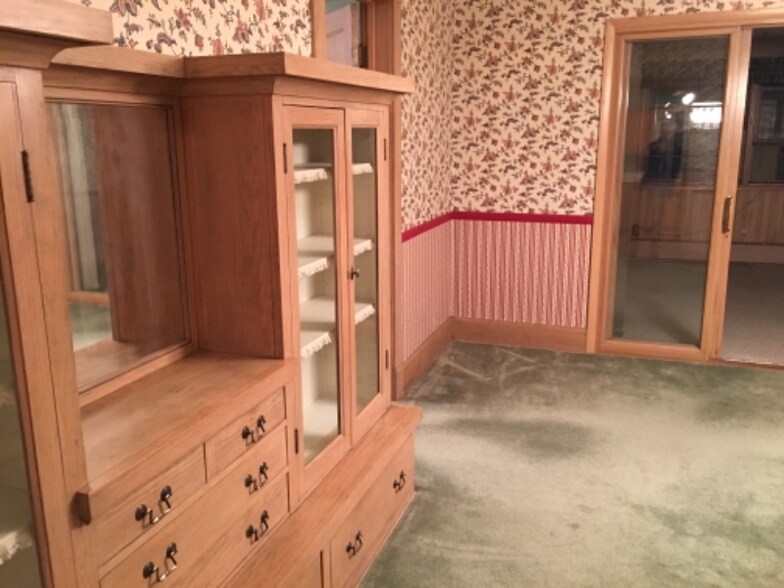 Building Photo - 830 15th Ave