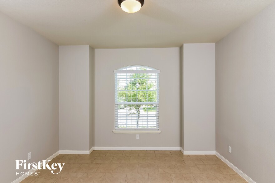 Building Photo - 12708 Shoreline Dr