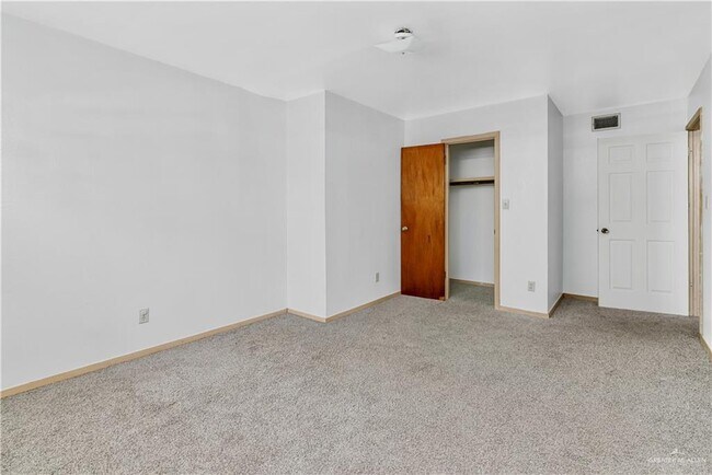 Building Photo - 21 E Samano St