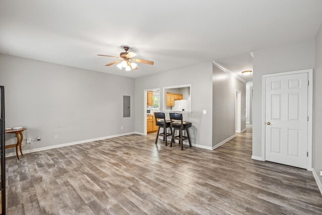 Building Photo - 377 Church St