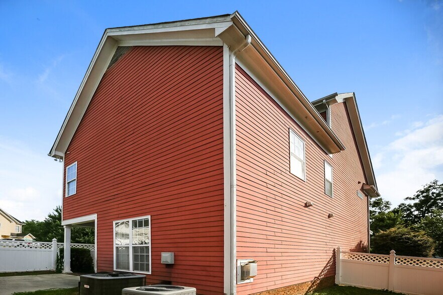 Building Photo - 9925 Grier Springs Ln