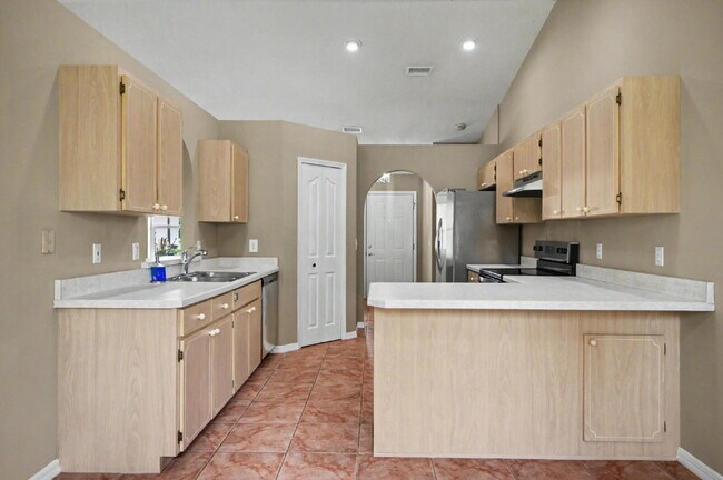 Building Photo - Charming Rental on Quiet Cul-de-Sac!