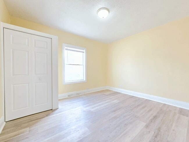 Building Photo - Charming 5-Bedroom House on the West Side ...