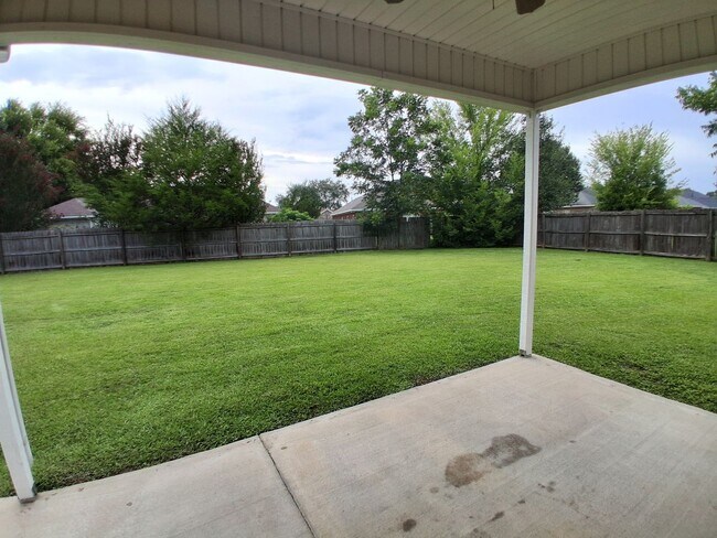 Building Photo - Beautiful 4-bedroom 2 bath home 69S Tuscaloosa